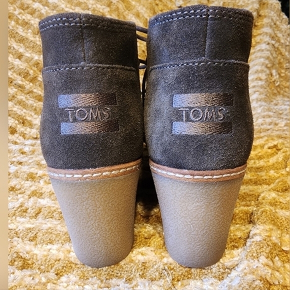 Toms Brown Women's Suede Ankle Boots Brown Size 8 Excellent Condition - Picture 2 of 7